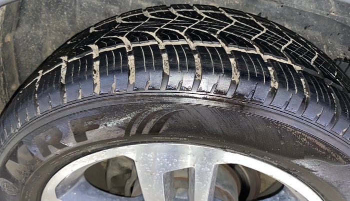 2018 Tata Hexa XTA 4X2 7 STR, Diesel, Automatic, 62,654 km, Right Rear Tyre Tread