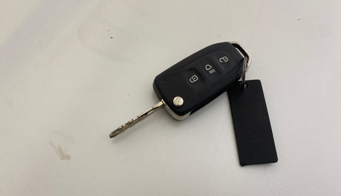 2018 Tata Hexa XTA 4X2 7 STR, Diesel, Automatic, 62,654 km, Key Close Up