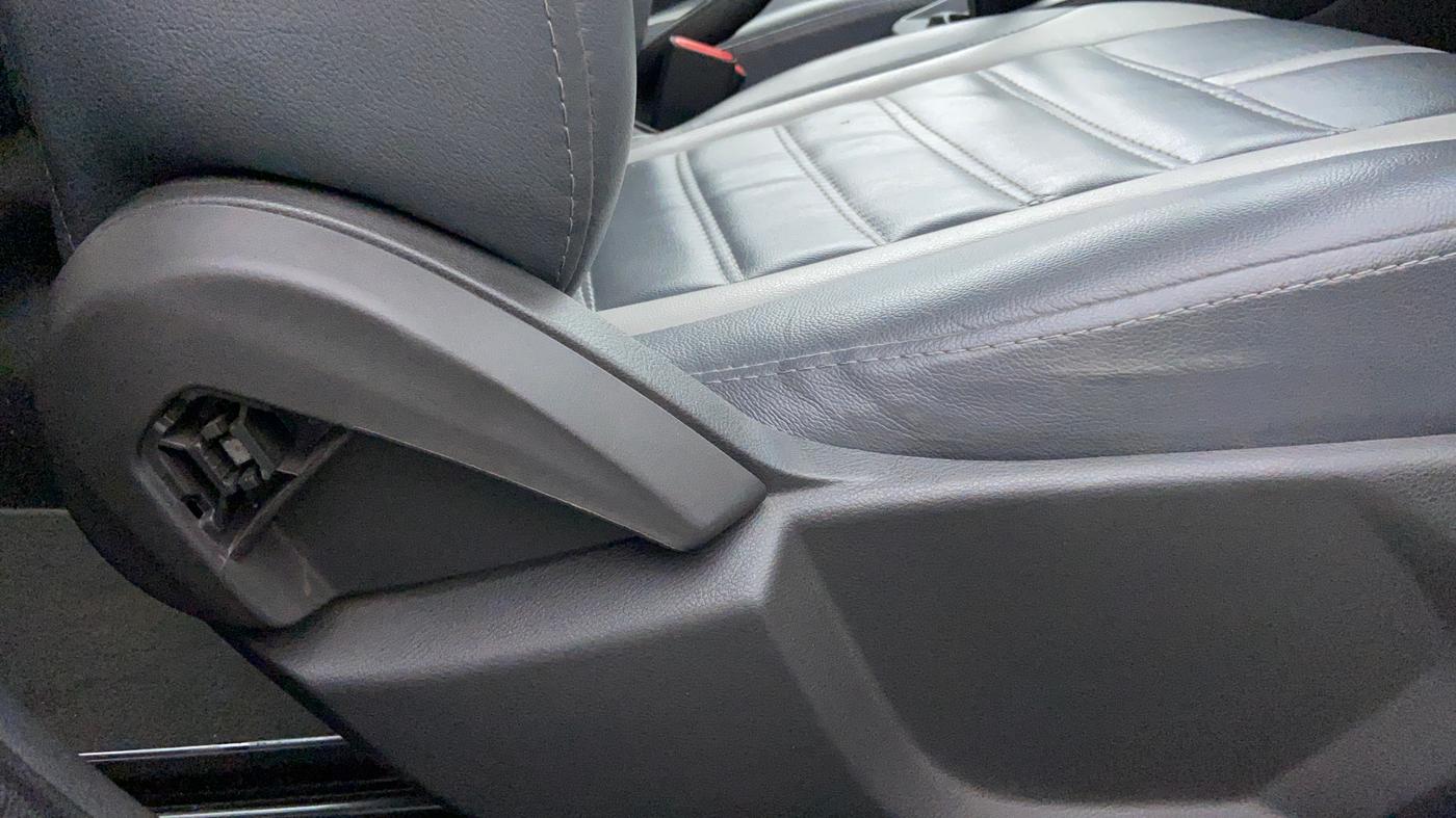 2015 Ford New Figo 1.2 TREND, Petrol, Manual, 11,508 km, Driver Side Adjustment Panel