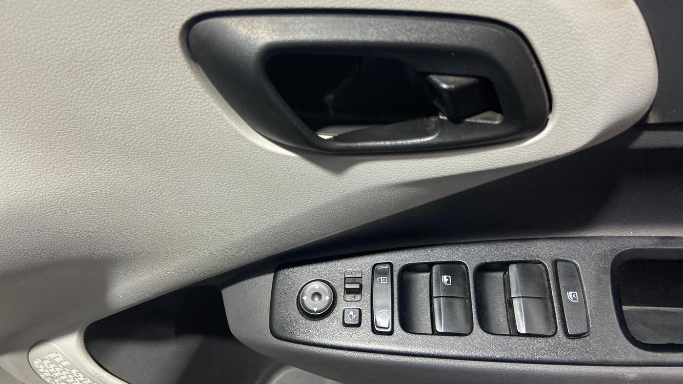 2021 Hyundai GRAND I10 NIOS MAGNA AMT 1.2 KAPPA VTVT, CNG, Automatic, 84,702 km, Driver Side Door Panels Control