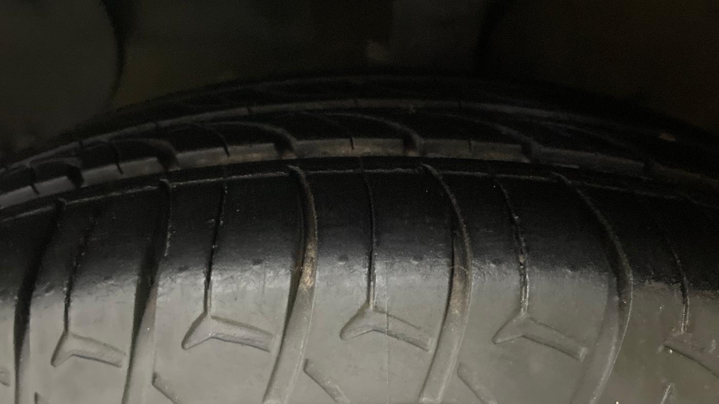 2021 Hyundai GRAND I10 NIOS MAGNA AMT 1.2 KAPPA VTVT, CNG, Automatic, 84,702 km, Left Front Tyre Tread