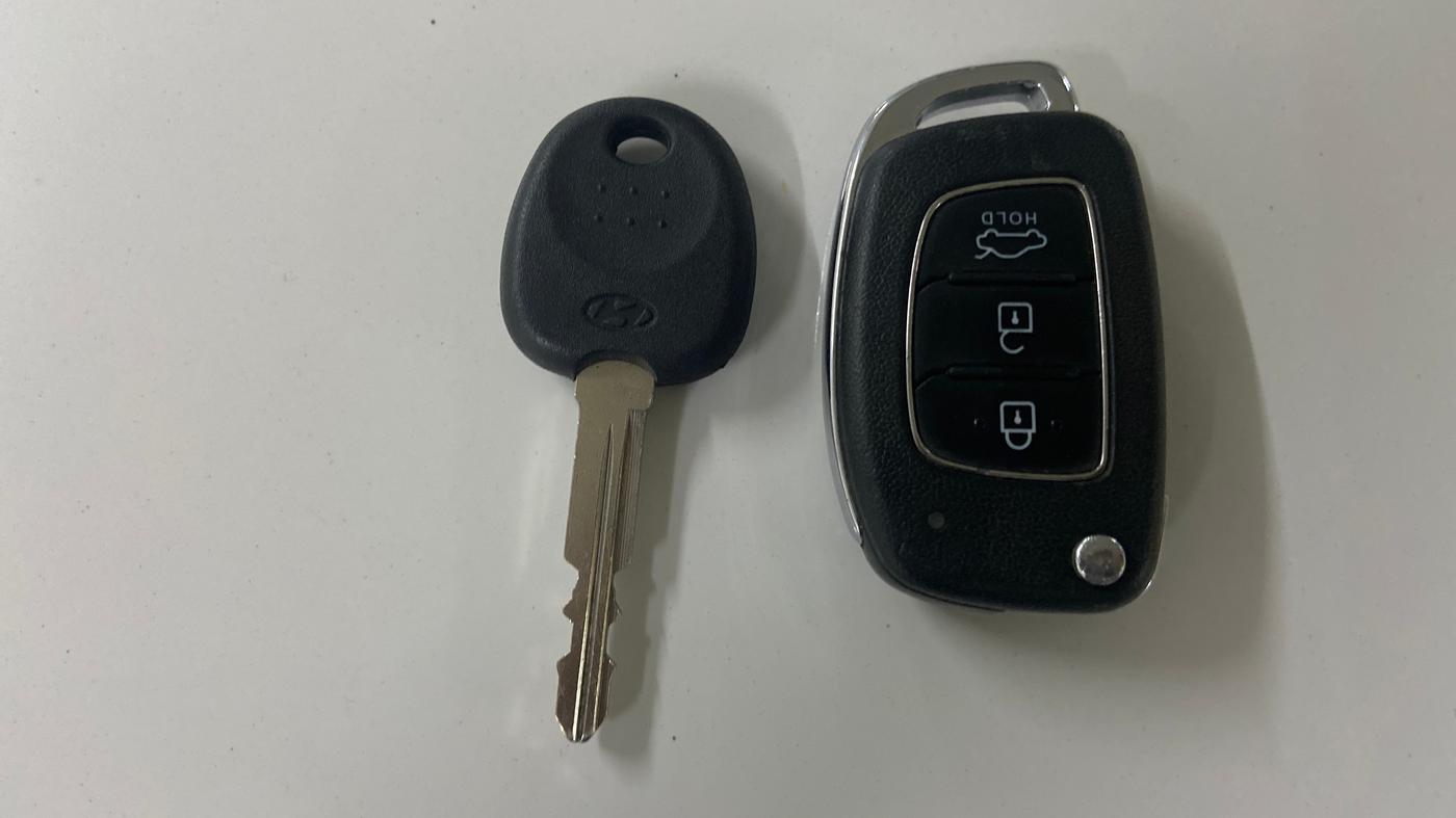 2021 Hyundai GRAND I10 NIOS MAGNA AMT 1.2 KAPPA VTVT, CNG, Automatic, 84,702 km, Key Close Up