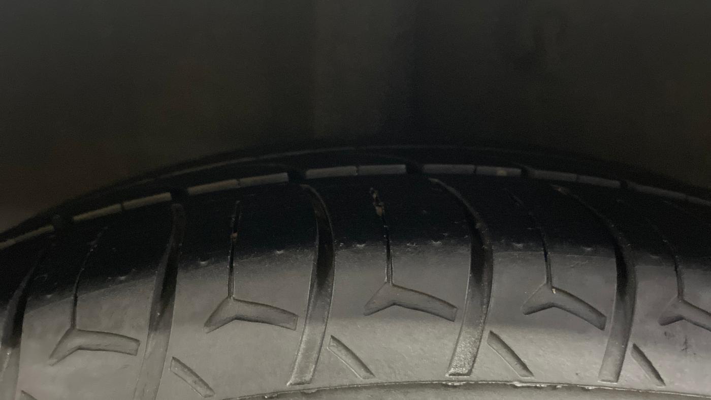 2021 Hyundai GRAND I10 NIOS MAGNA AMT 1.2 KAPPA VTVT, CNG, Automatic, 84,702 km, Right Rear Tyre Tread