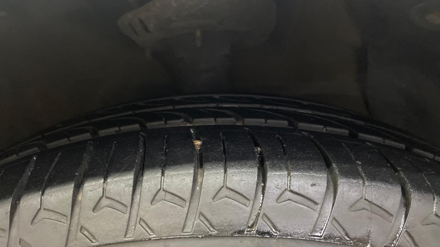 2021 Hyundai GRAND I10 NIOS MAGNA AMT 1.2 KAPPA VTVT, CNG, Automatic, 84,702 km, Right Front Tyre Tread