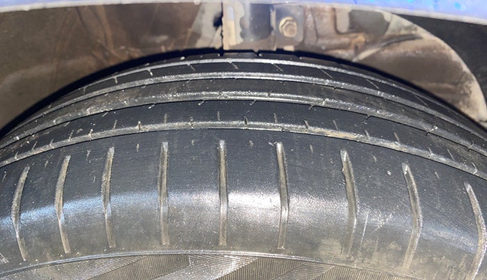 2022 Maruti Swift ZXI, Petrol, Manual, 43,123 km, Right Front Tyre Tread