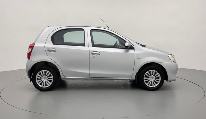 2015 Toyota Etios Liva G, Petrol, Manual, 1,22,598 km, Right Side View