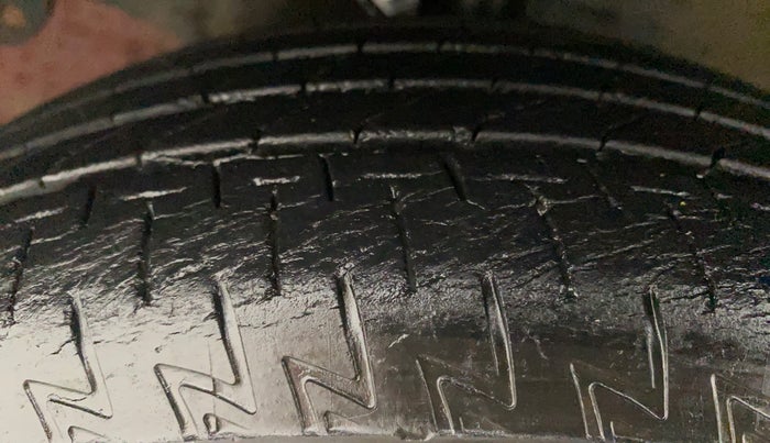 2013 Honda Brio S MT, Petrol, Manual, 52,699 km, Left Front Tyre Tread
