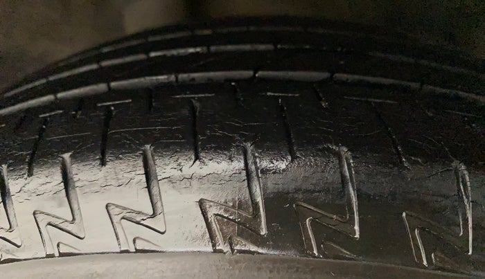 2013 Honda Brio S MT, Petrol, Manual, 52,699 km, Right Rear Tyre Tread