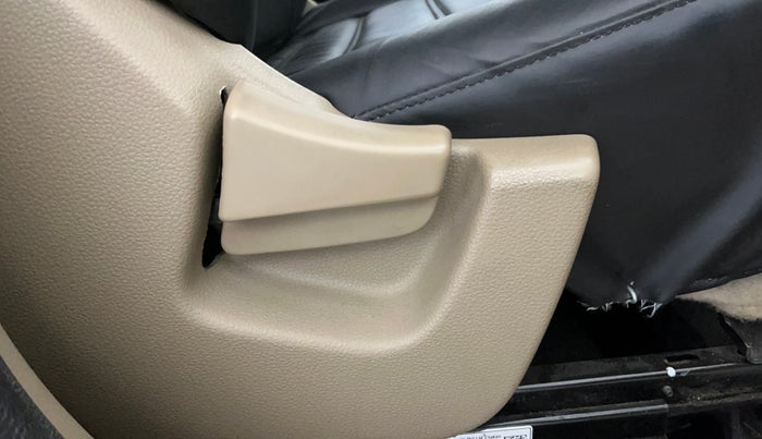 2022 Mahindra BOLERO NEO N 8, Diesel, Manual, 93,881 km, Driver Side Adjustment Panel