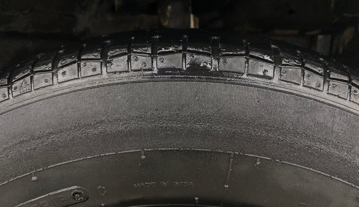 2013 Maruti Swift VXI, Petrol, Manual, 1,15,028 km, Right Front Tyre Tread