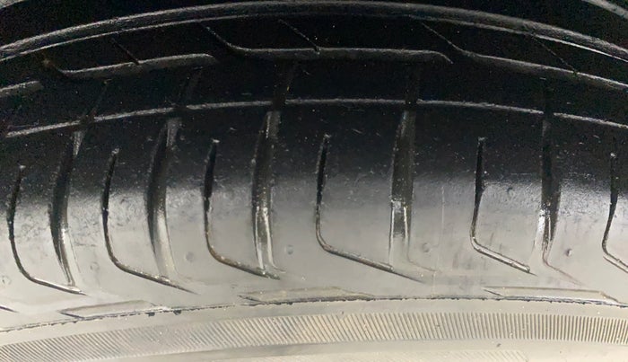 2021 Tata NEXON XMA SUNROOF PETROL, Petrol, Automatic, 20,203 km, Right Rear Tyre Tread