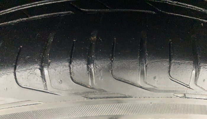 2021 Tata NEXON XMA SUNROOF PETROL, Petrol, Automatic, 20,203 km, Left Front Tyre Tread