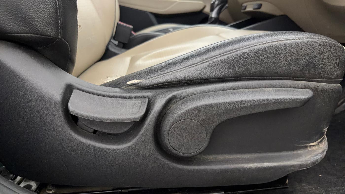 2017 Hyundai Verna 1.6 VTVT SX (O) AT, Petrol, Automatic, 86,523 km, Driver Side Adjustment Panel