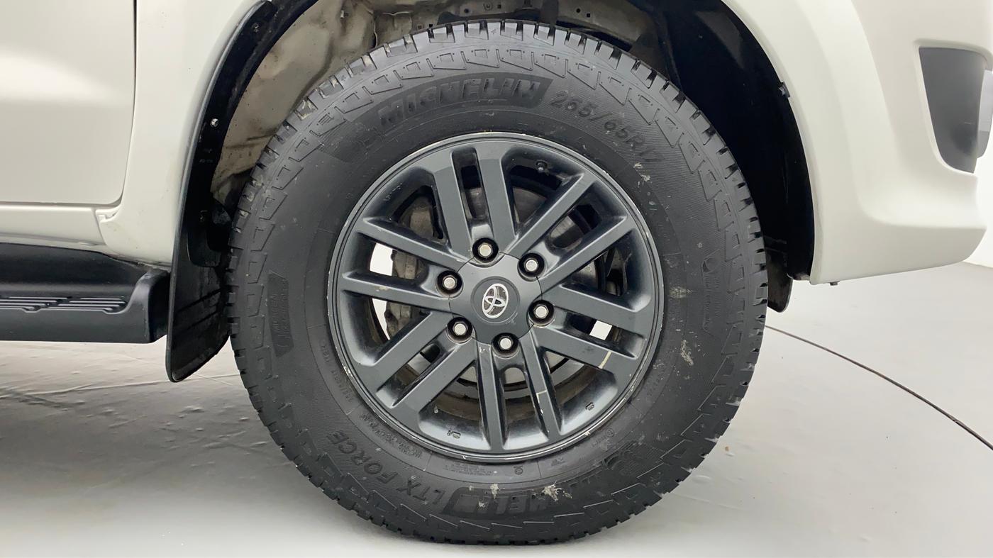 2016 Toyota Fortuner 3.0 AT 4X2, Diesel, Automatic, 1,97,528 km, Right Front Wheel