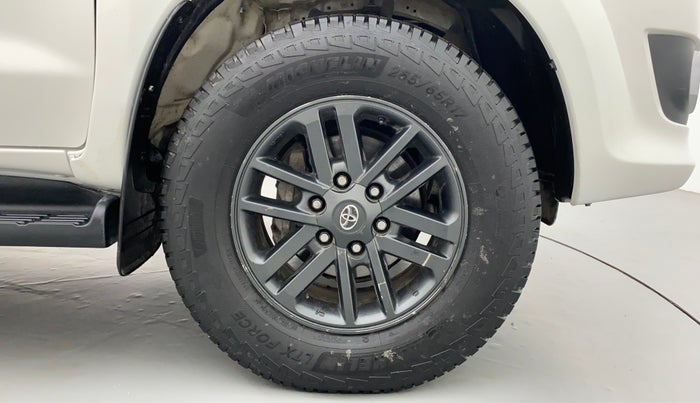 2016 Toyota Fortuner 3.0 AT 4X2, Diesel, Automatic, 1,97,528 km, Right Front Wheel