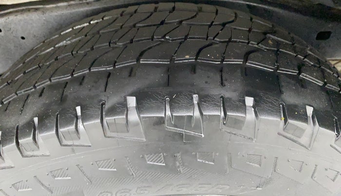 2016 Toyota Fortuner 3.0 AT 4X2, Diesel, Automatic, 1,97,528 km, Left Rear Tyre Tread
