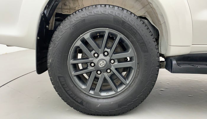 2016 Toyota Fortuner 3.0 AT 4X2, Diesel, Automatic, 1,97,528 km, Right Rear Wheel