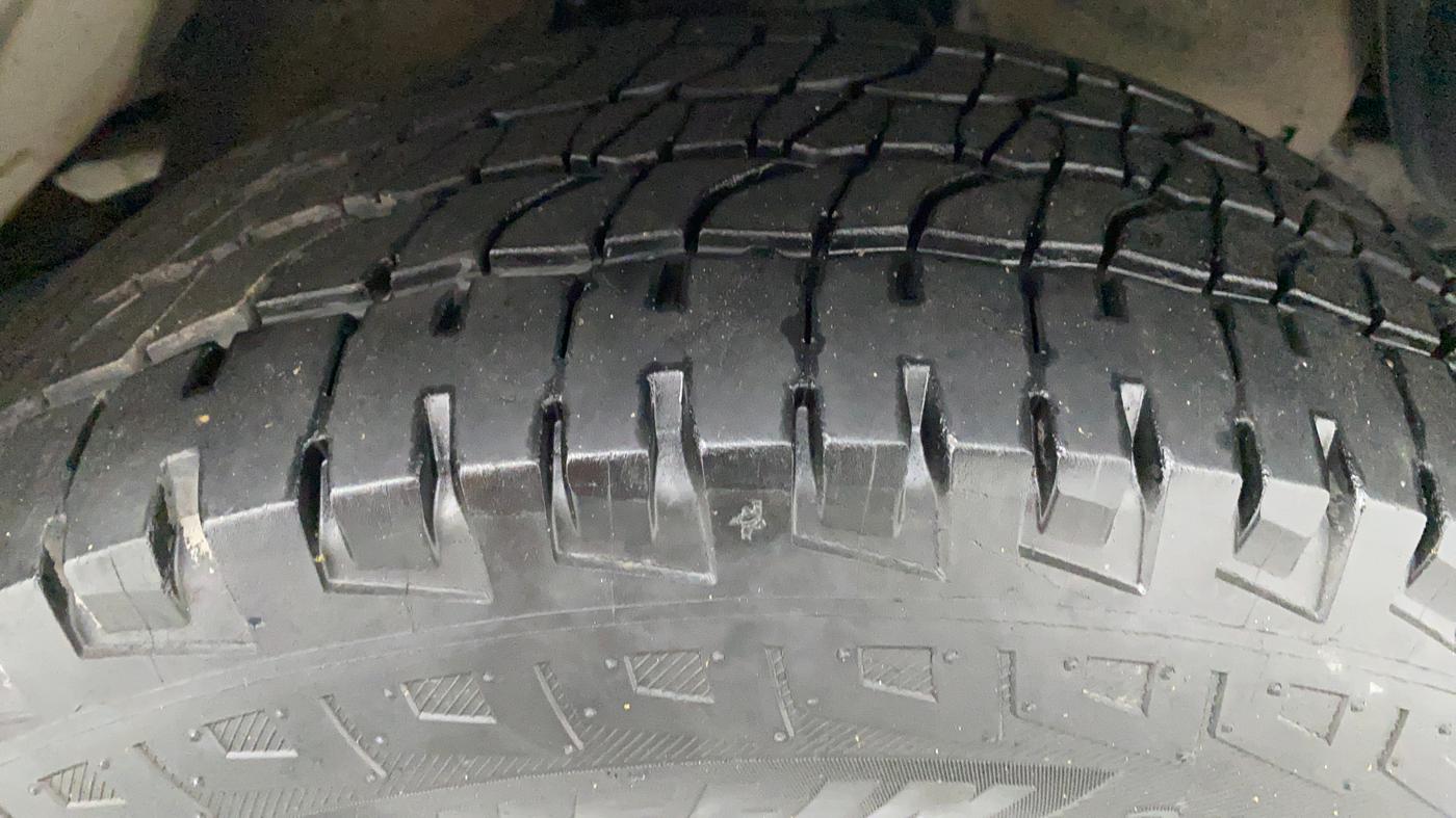 2016 Toyota Fortuner 3.0 AT 4X2, Diesel, Automatic, 1,97,528 km, Right Front Tyre Tread