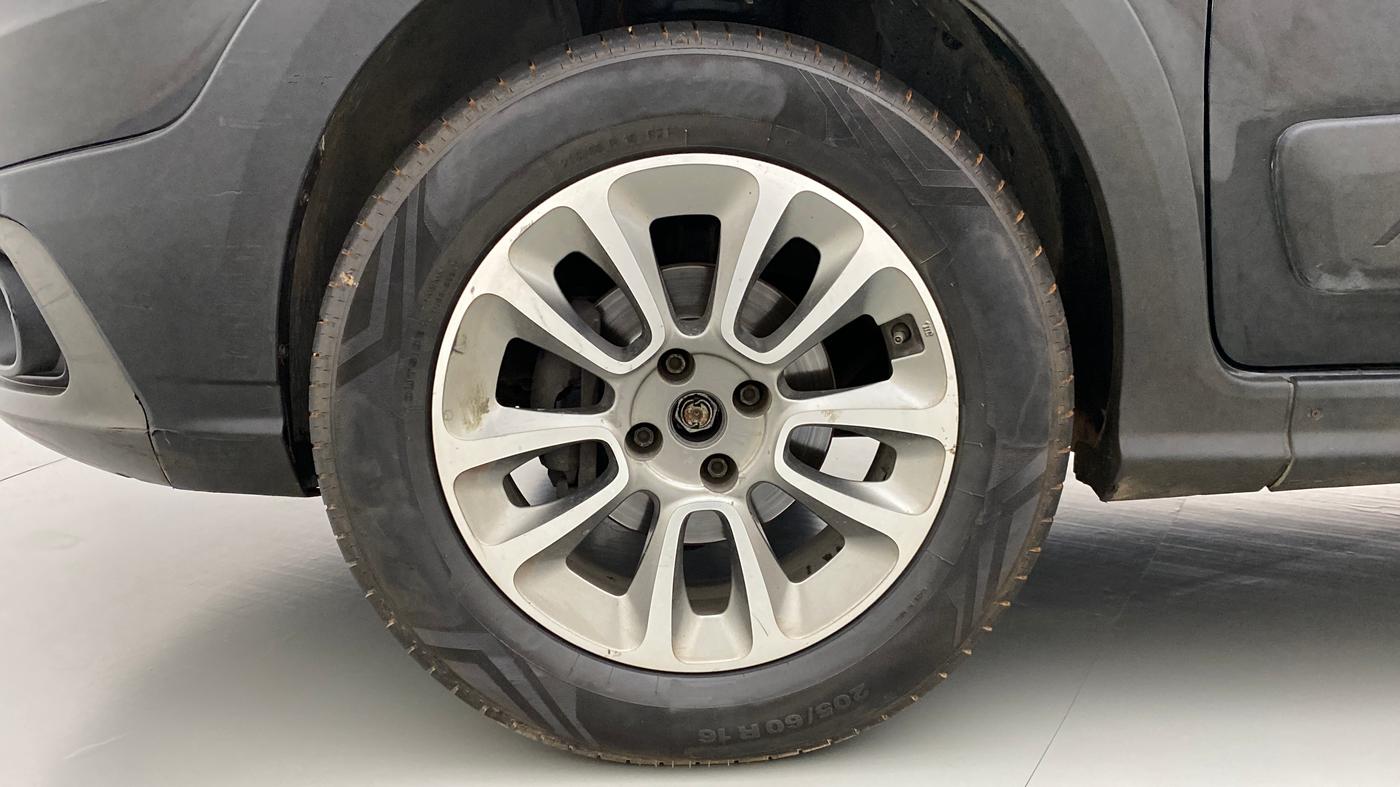 2015 Fiat Avventura EMOTION MULTIJET 1.3, Diesel, Manual, 59,581 km, Left Front Wheel