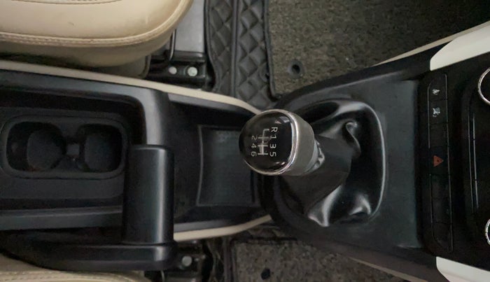 2019 Mahindra MARAZZO M6 7 STR, Diesel, Manual, 50,344 km, Gear Lever