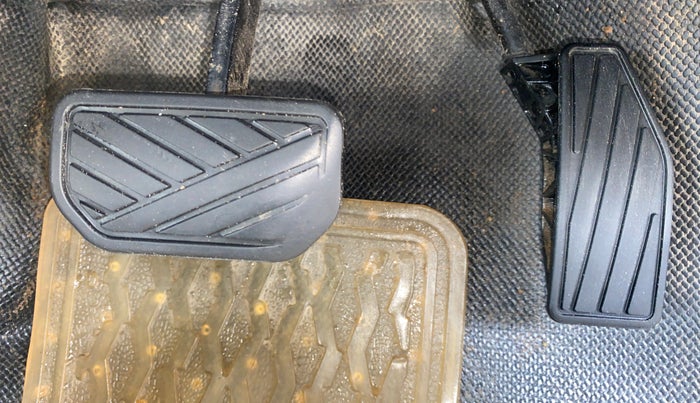 2017 Maruti Dzire ZDI AMT, Diesel, Automatic, 1,18,523 km, Pedals