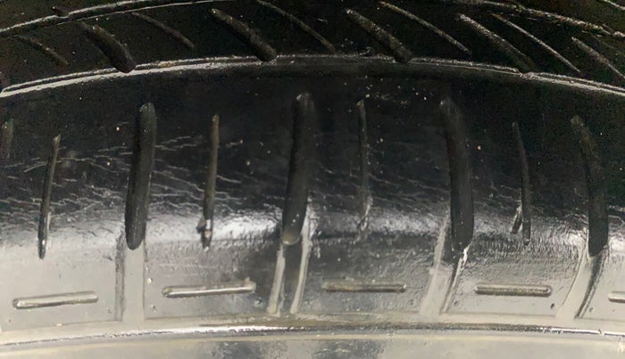 2017 Maruti Dzire ZDI AMT, Diesel, Automatic, 1,18,523 km, Left Front Tyre Tread