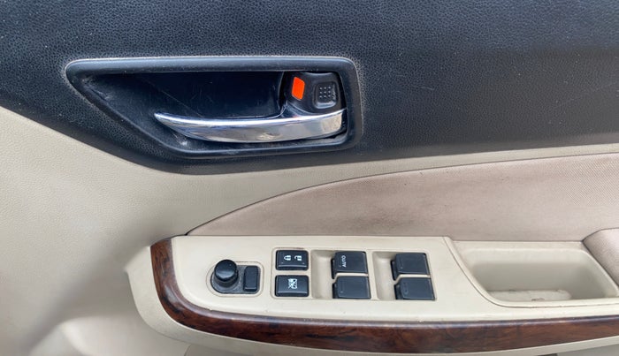 2017 Maruti Dzire ZDI AMT, Diesel, Automatic, 1,18,523 km, Driver Side Door Panels Control