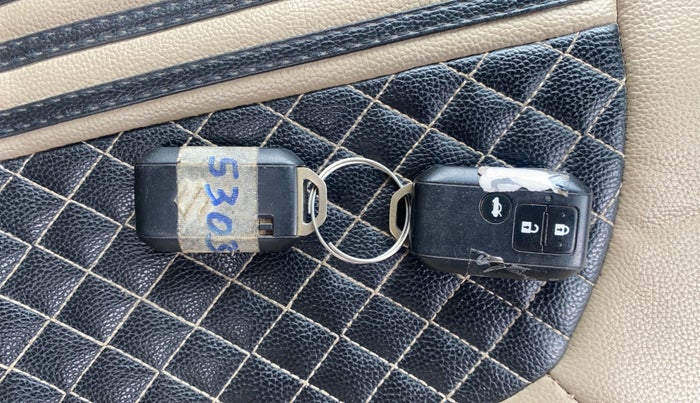 2017 Maruti Dzire ZDI AMT, Diesel, Automatic, 1,18,523 km, Key Close Up