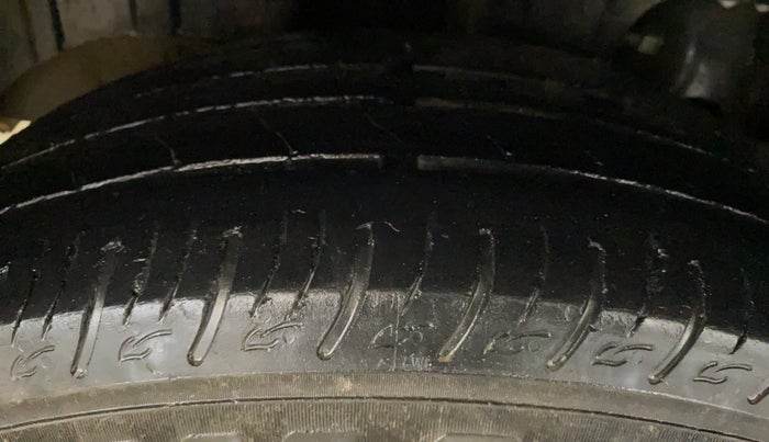 2023 Mahindra XUV300 W4 1.2 PETROL, Petrol, Manual, 52,472 km, Right Rear Tyre Tread
