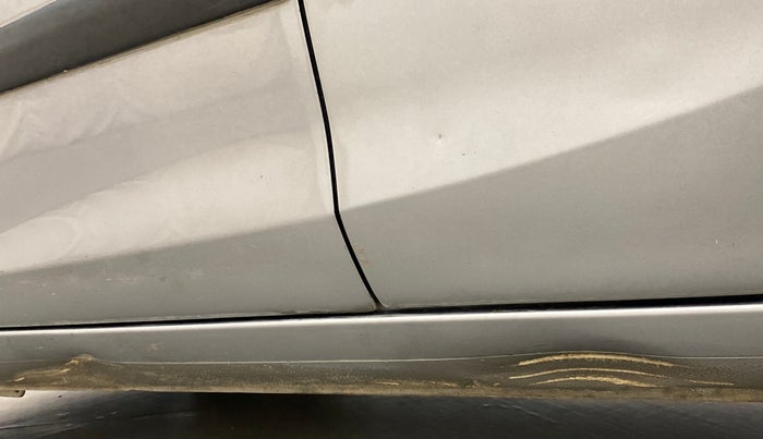2012 Maruti Ritz VXI, Petrol, Manual, 97,514 km, Left running board - Slightly dented