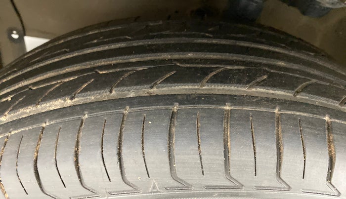 2012 Maruti Ritz VXI, Petrol, Manual, 97,514 km, Left Front Tyre Tread