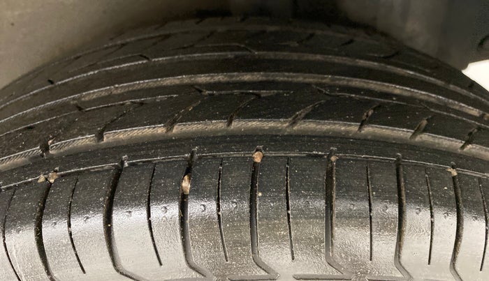 2012 Maruti Ritz VXI, Petrol, Manual, 97,514 km, Left Rear Tyre Tread
