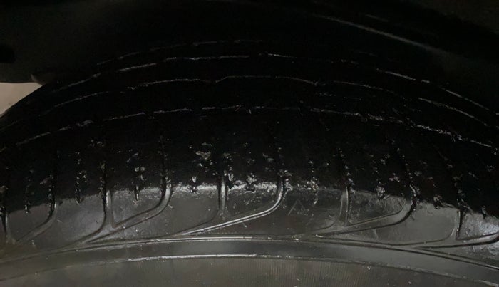 2021 Toyota Innova Crysta 2.7 GX AT 7 STR, Petrol, Automatic, 42,784 km, Right Rear Tyre Tread