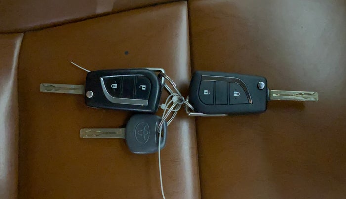 2021 Toyota Innova Crysta 2.7 GX AT 7 STR, Petrol, Automatic, 42,784 km, Key Close Up