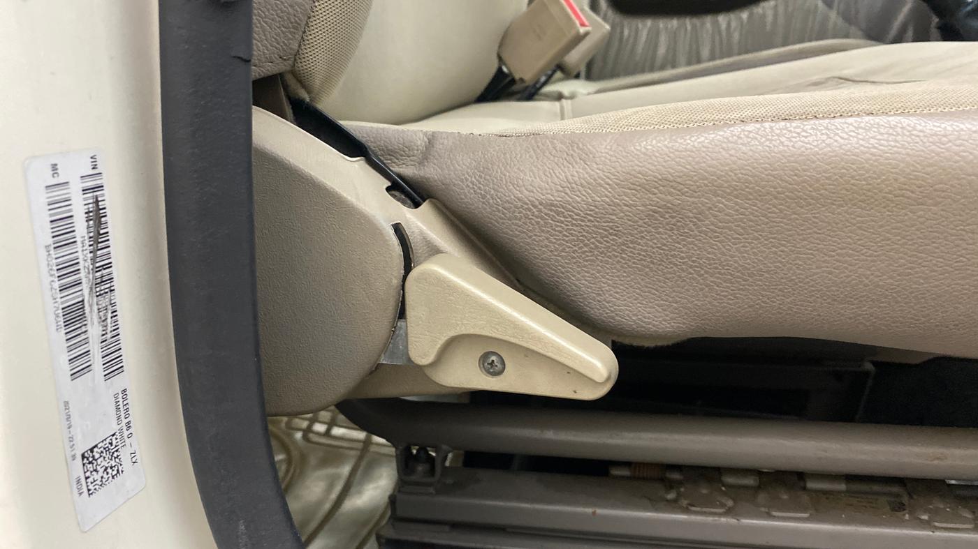 2021 Mahindra Bolero B6 (O), Diesel, Manual, 49,312 km, Driver Side Adjustment Panel
