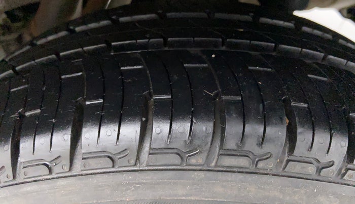 2016 Mahindra Kuv100 K6+ 6 STR, Petrol, Manual, 9,630 km, Left Rear Tyre Tread
