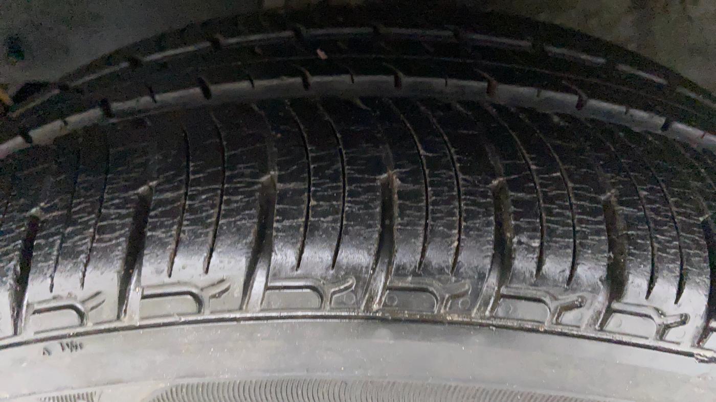 2016 Mahindra Kuv100 K6+ 6 STR, Petrol, Manual, 9,630 km, Left Front Tyre Tread