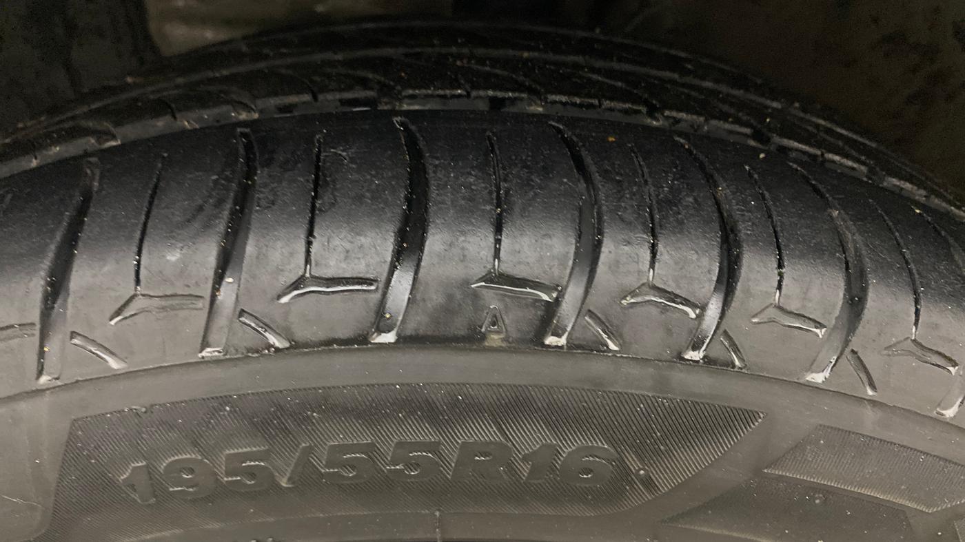 2019 Hyundai Elite i20 ASTA (O) CVT, Petrol, Automatic, 73,276 km, Left Front Tyre Tread