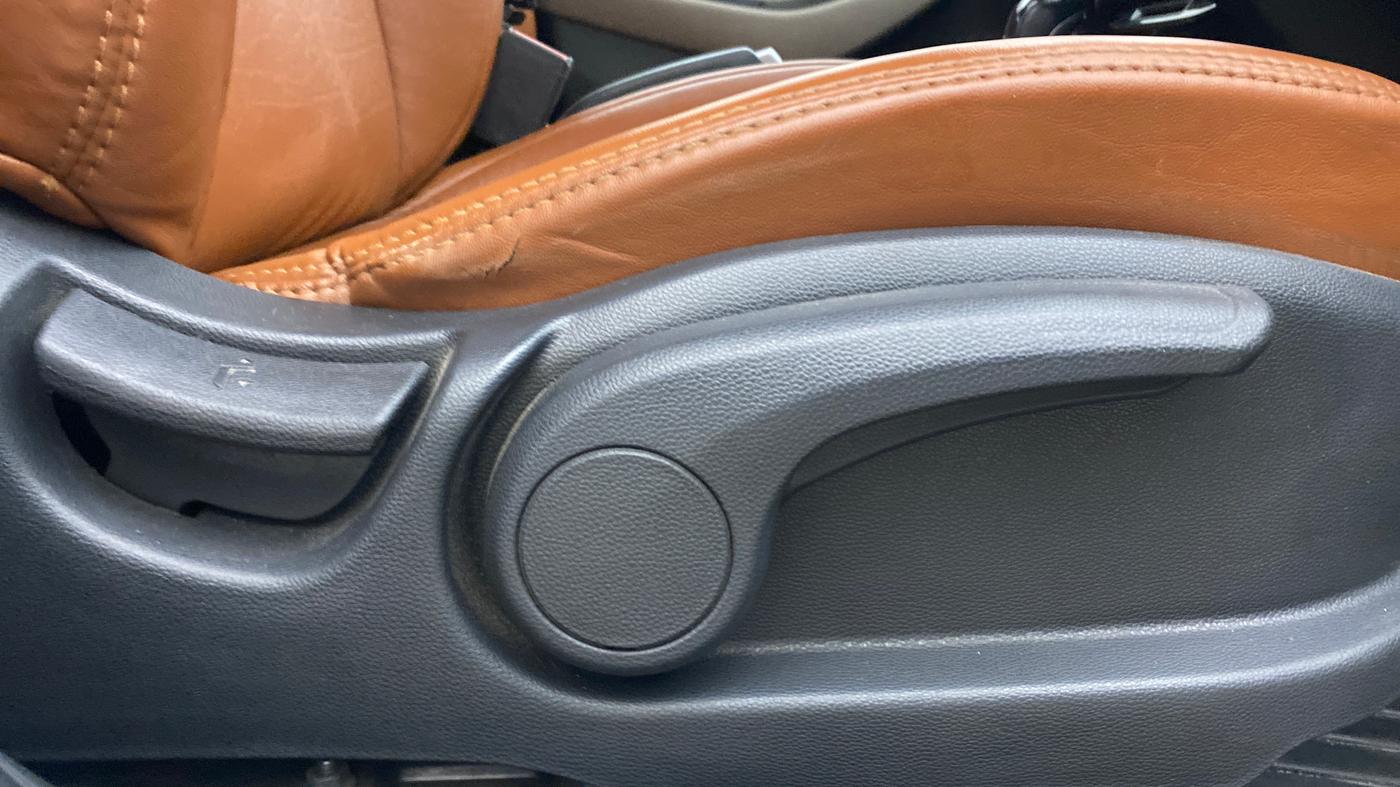 2019 Hyundai Elite i20 ASTA (O) CVT, Petrol, Automatic, 73,276 km, Driver Side Adjustment Panel