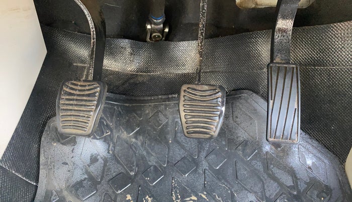 2019 Mahindra XUV300 W8 (O) 1.2 PETROL, Petrol, Manual, 66,047 km, Pedals