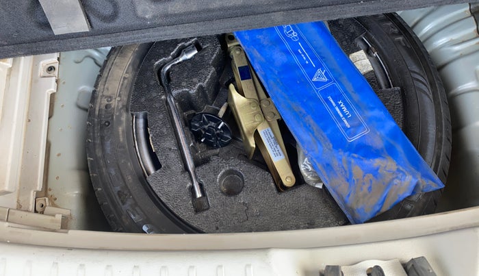 2019 Mahindra XUV300 W8 (O) 1.2 PETROL, Petrol, Manual, 66,047 km, Spare Tyre