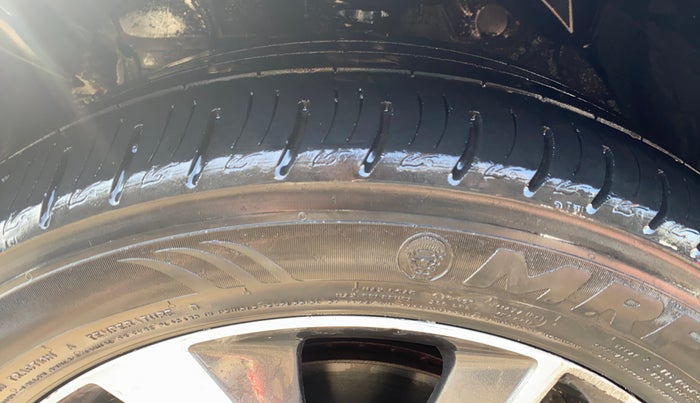 2019 Mahindra XUV300 W8 (O) 1.2 PETROL, Petrol, Manual, 66,047 km, Left Front Tyre Tread