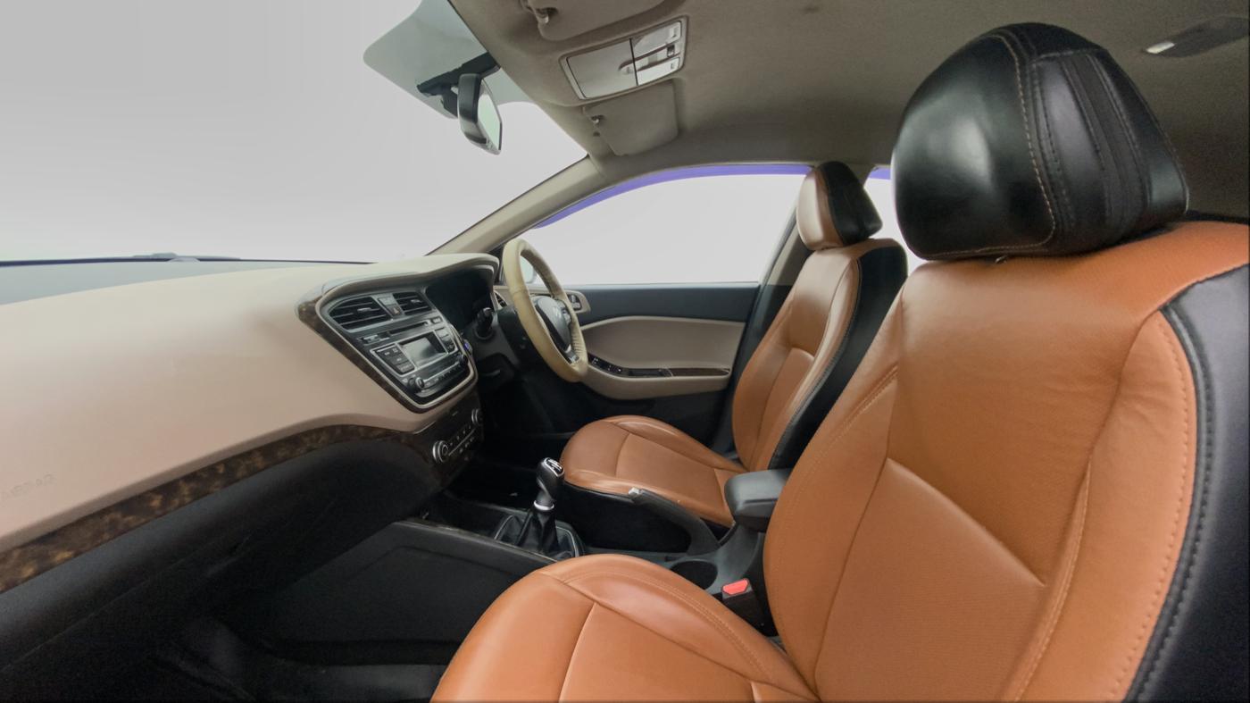 2015 Hyundai Elite i20 ASTA 1.4 CRDI, Diesel, Manual, 1,41,537 km, Right Side Front Door Cabin