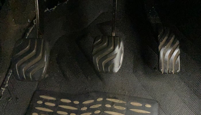 2016 Renault Kwid RXL, Petrol, Manual, 68,495 km, Pedals