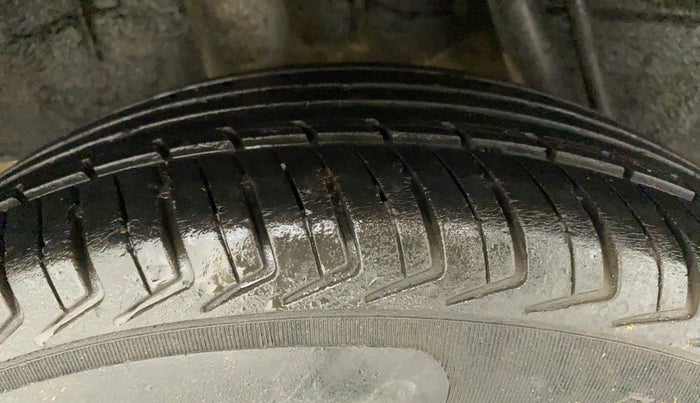 2016 Renault Kwid RXL, Petrol, Manual, 68,495 km, Right Rear Tyre Tread