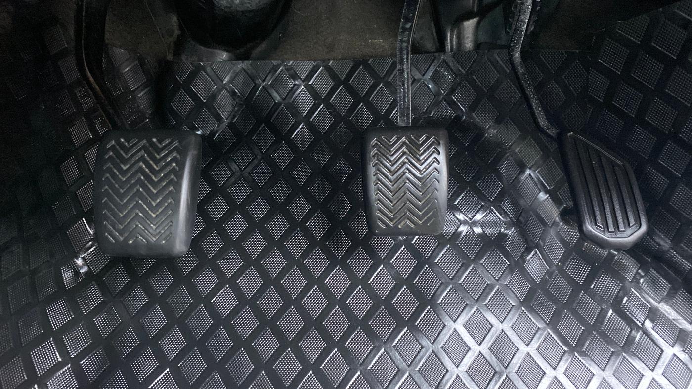 2011 Toyota Etios V, Petrol, Manual, 1,06,360 km, Pedals