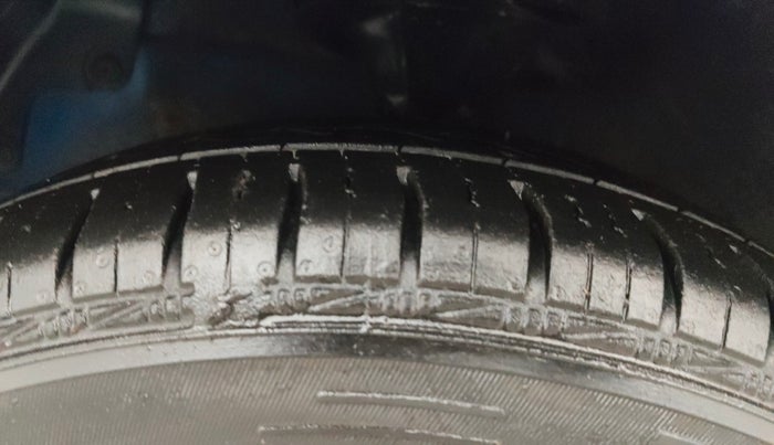 2012 Hyundai Eon MAGNA, Petrol, Manual, 51,846 km, Left Front Tyre Tread