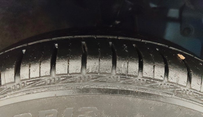 2012 Hyundai Eon MAGNA, Petrol, Manual, 51,846 km, Right Front Tyre Tread