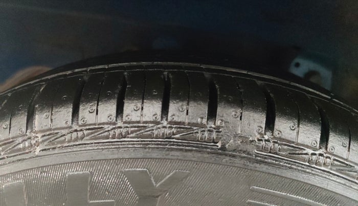 2012 Hyundai Eon MAGNA, Petrol, Manual, 51,846 km, Right Rear Tyre Tread