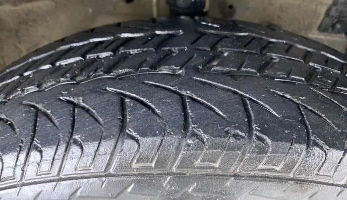 2015 Maruti Swift VXI D, Petrol, Manual, 55,775 km, Right Front Tyre Tread